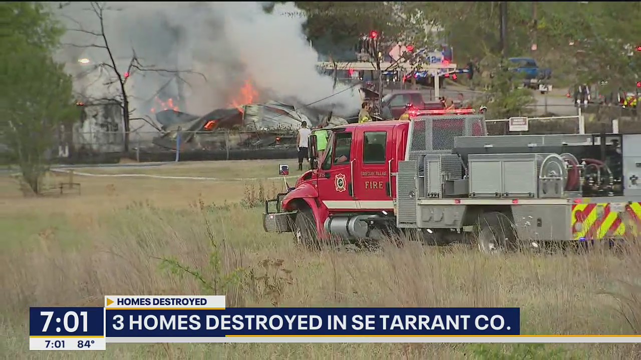 Tarrant County fire destroys 3 homes