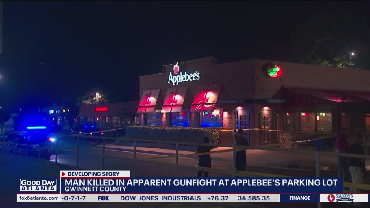 Man shot to death in Applebee's parking lot