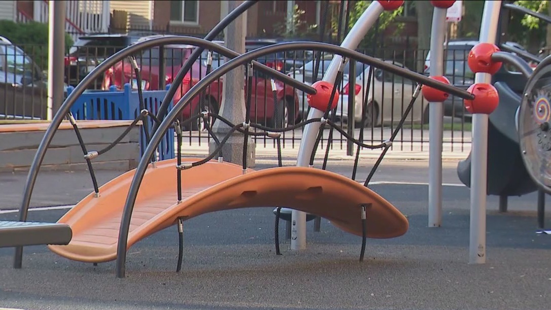 Chicago police investigate child luring at West Side elementary school