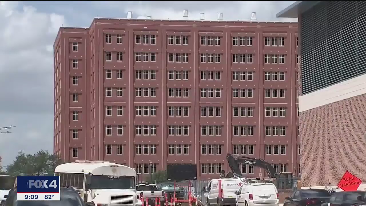 County leaders divided over adding polling location at Dallas County jail