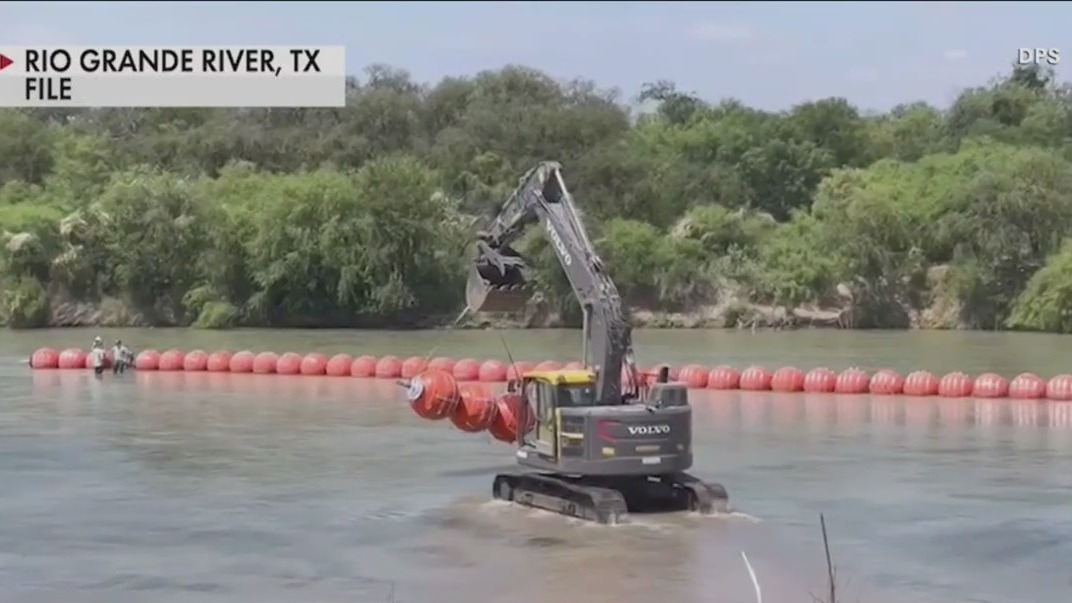 Texas fighting to keep buoy barrier