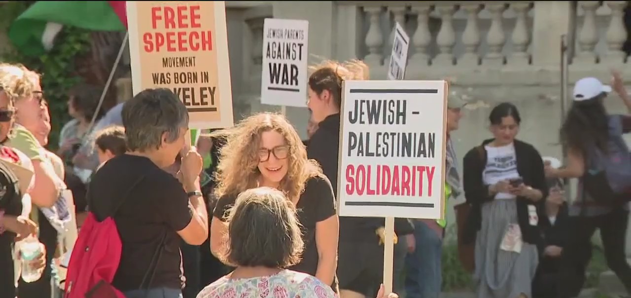 Rally after Berkeley superintendent testifies