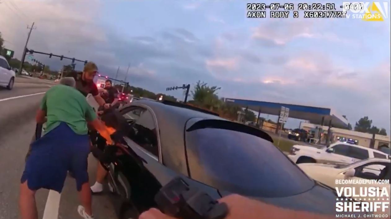 Florida sheriff takes down suspect after chase