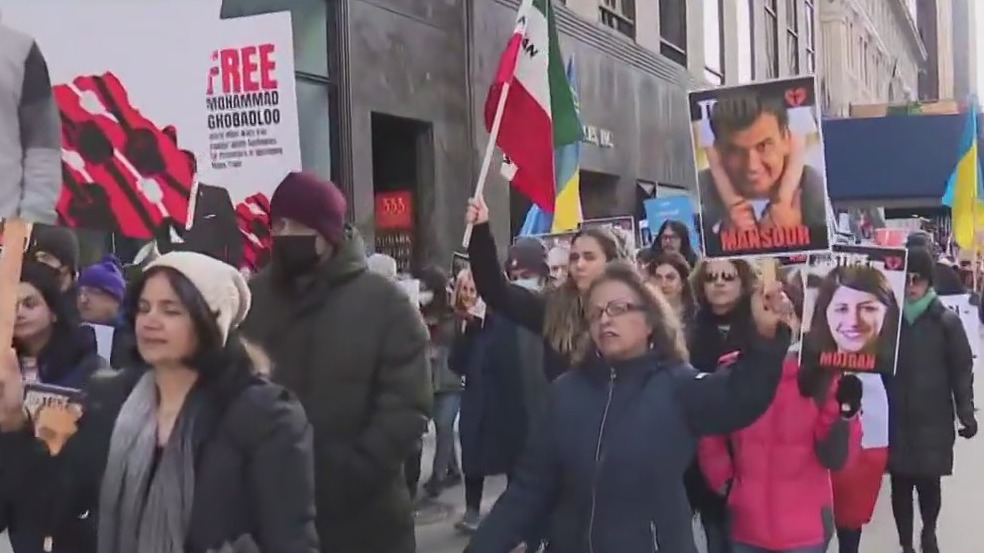 Hundreds march in Chicago, demanding changes in Iran