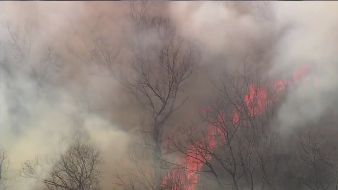 Massive forest fire engulfs hundreds of acres in West Milford