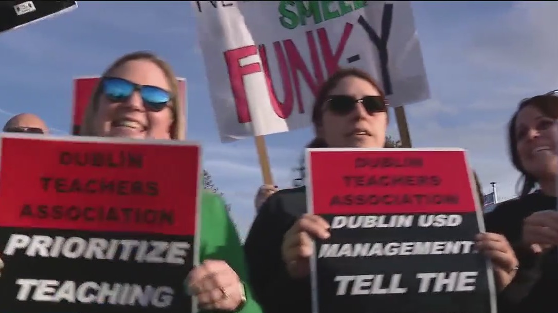 Coalition of teachers picket in the East Bay