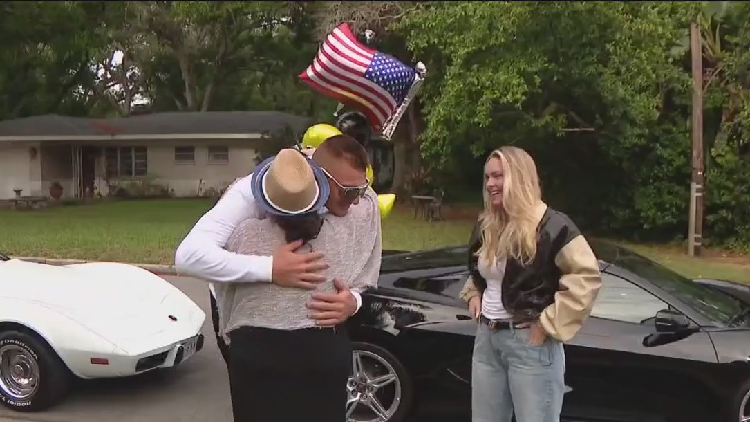Rob Gronkowski helps surprise Tampa veteran