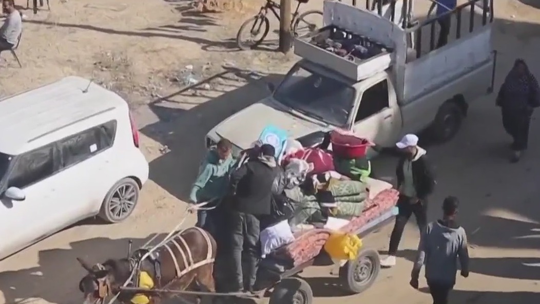 Palestinians forced to move into crowded refugee camps