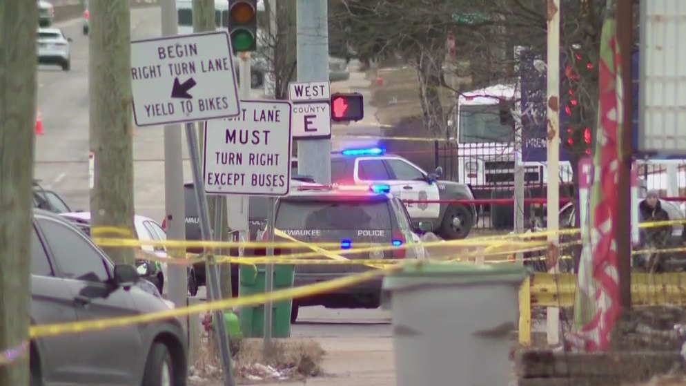 Milwaukee police shooting: Video shows crash, man running