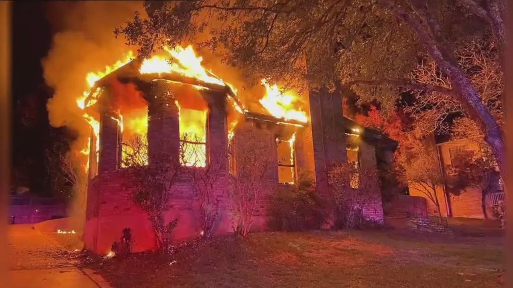 Family displaced after southwest Austin fire