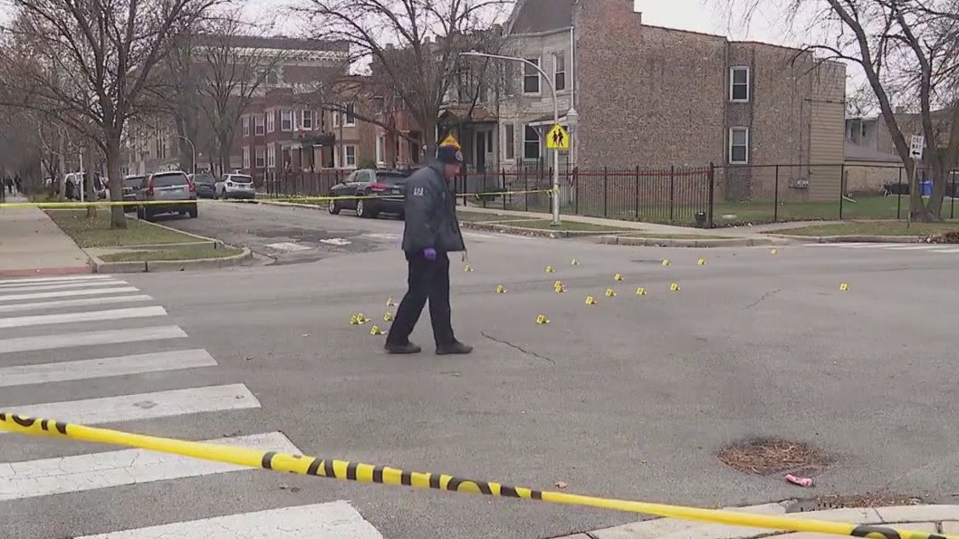 Man flees to Chicago grocery store after being grazed by bullet