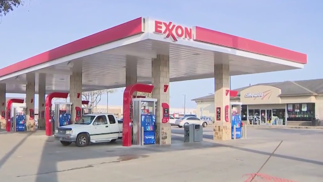 Authorities looking for car and thief, after stealing vehicle with a baby inside