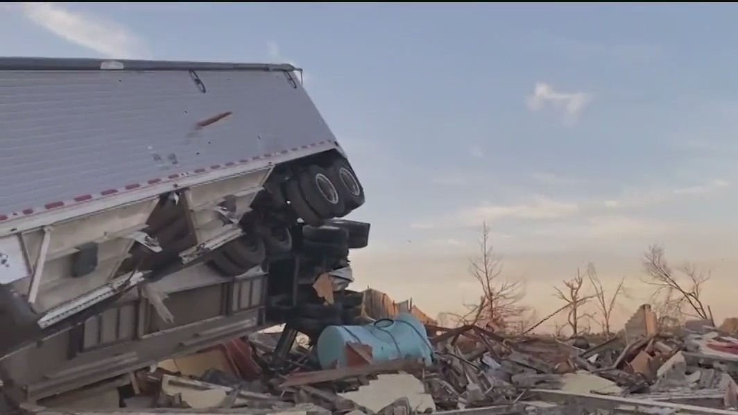 Neighborhood destroyed after Mississippi tornadoes