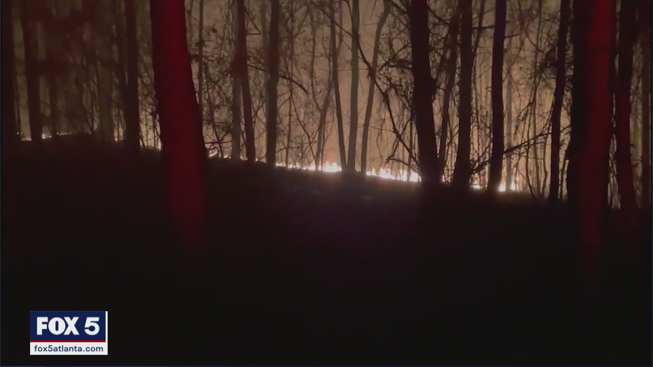 Wildfire threatens homes and a vineyard