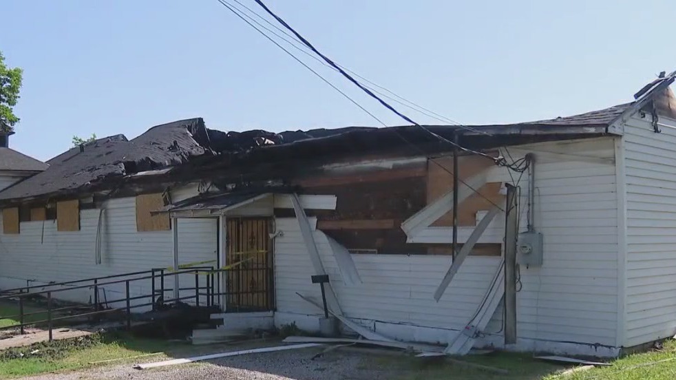 Dallas church continues to worship after fire
