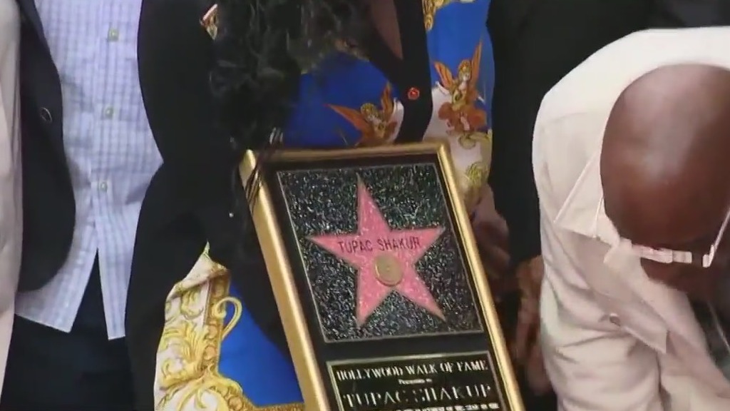 Tupac gets star on Walk of Fame
