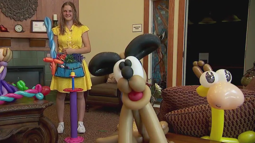 Minnesota teen turns balloon art into business