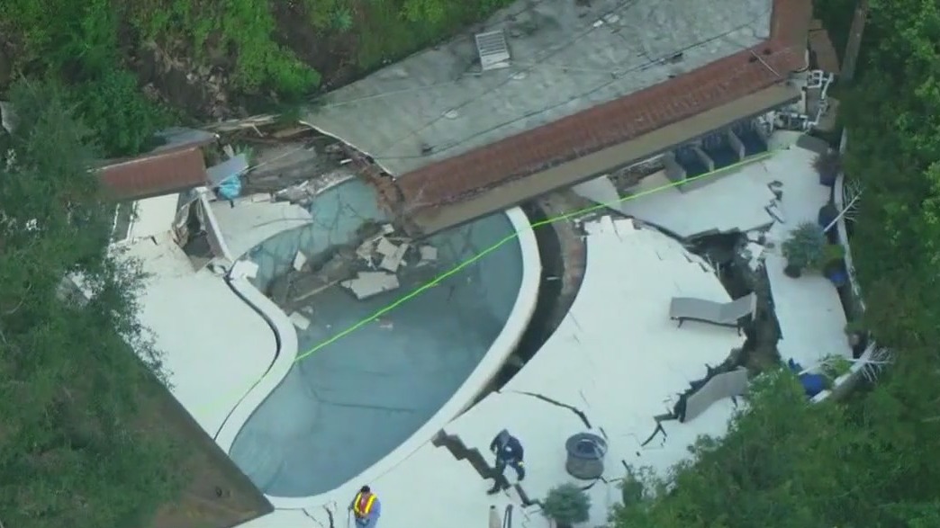 Sherman Oaks landslide damages homes