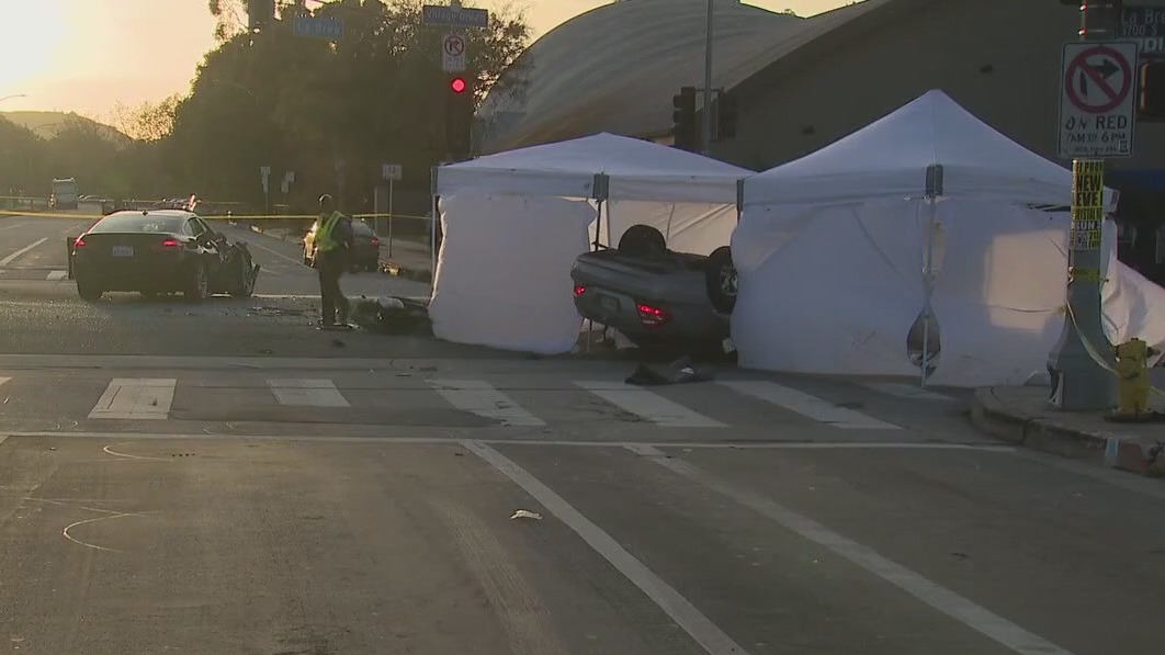 2 killed in Baldwin Hills rollover crash