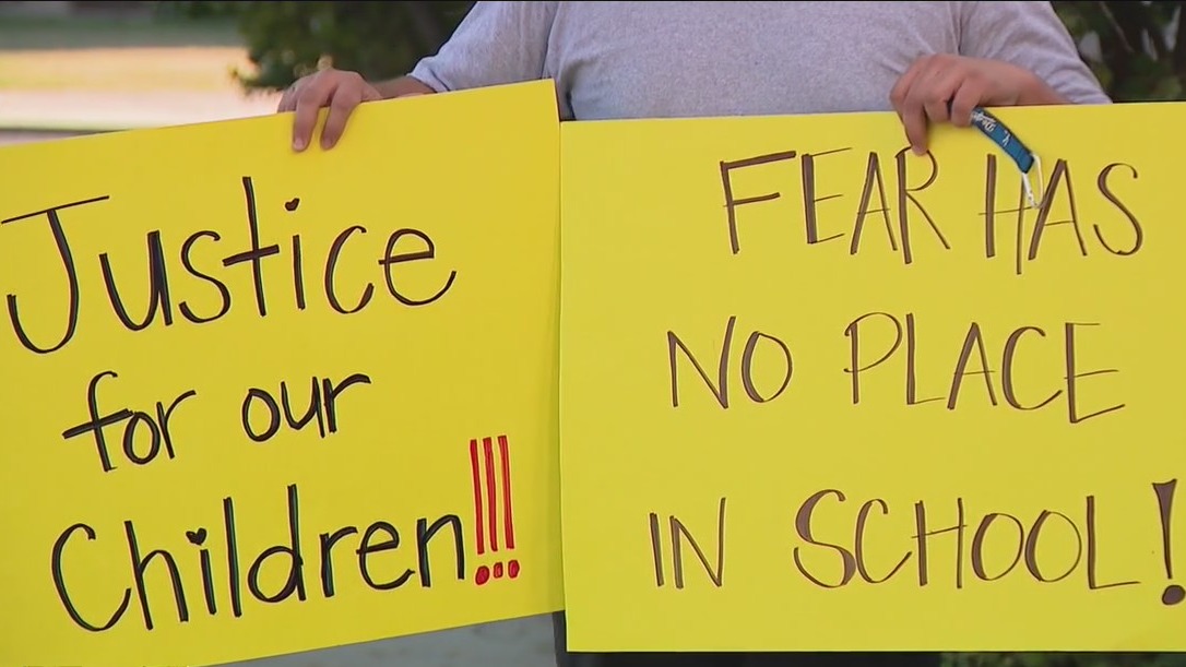 Long Beach teacher allegedly threatened students