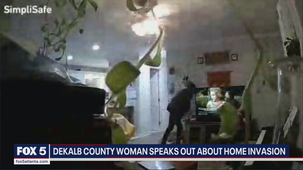 Burglar seen grabbing Playstation from home