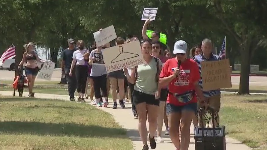 Texas reacts to SCOTUS blocking order to allow clinics to resume abortions