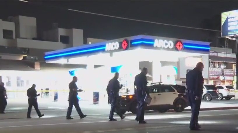 Teen shot at Canoga Park gas station