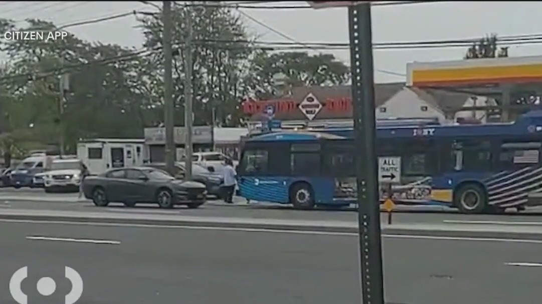 13-year-old stabbed to death on bus on Staten Island