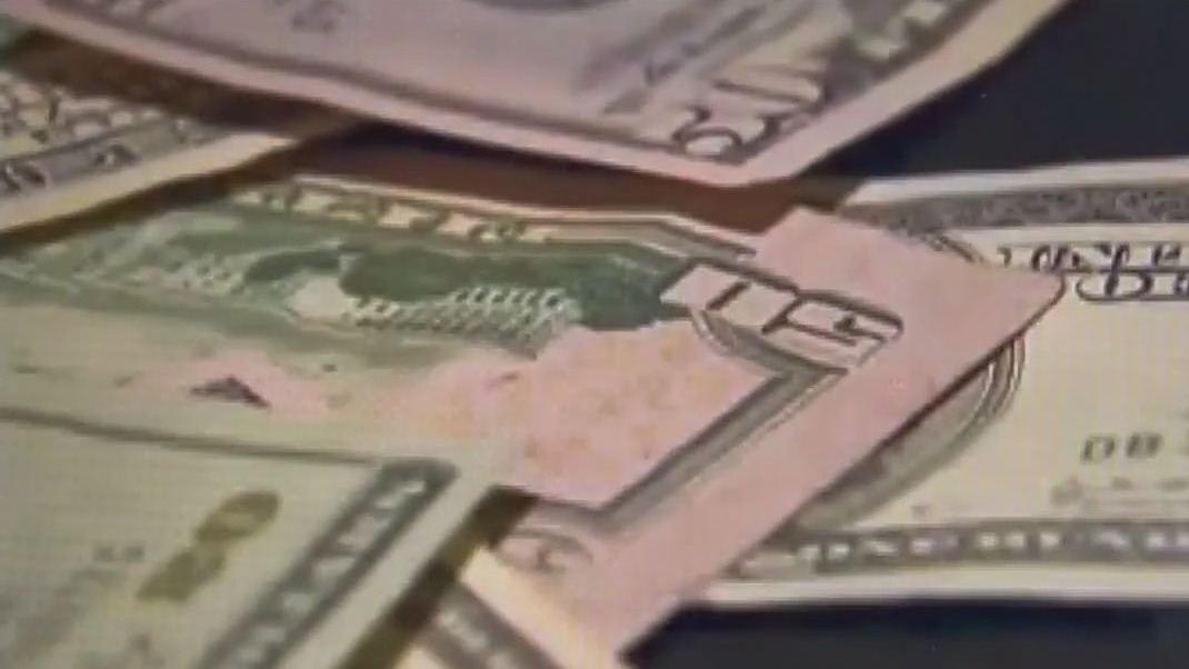 To tip or not to tip? Is inflation discouraging people from leaving gratuity?