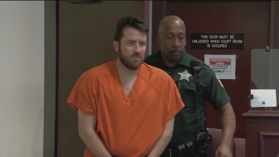 More high schoolers say teacher arrested for sexual relationship with student, abused them