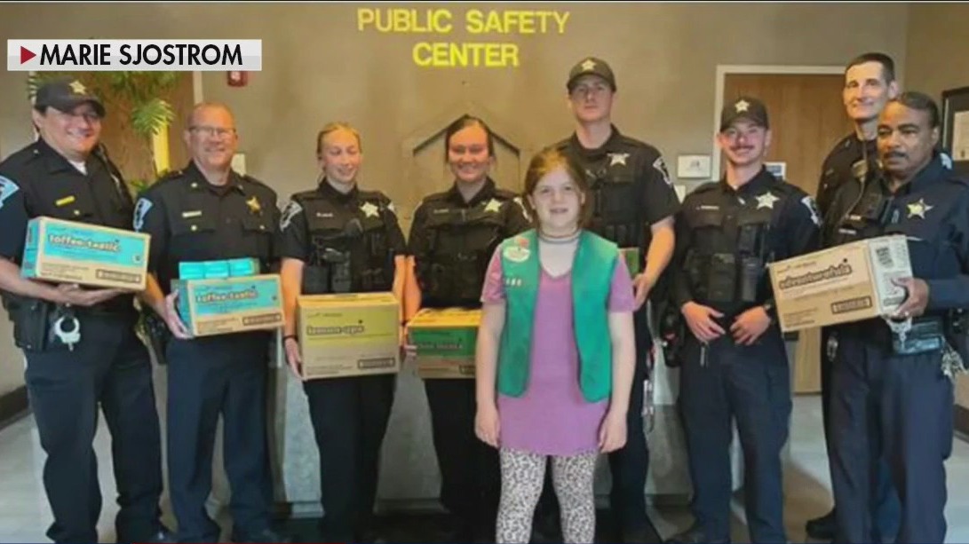 Illinois Girl Scout expected to sell 100,000th box of cookies: 'I love making the world a better place'