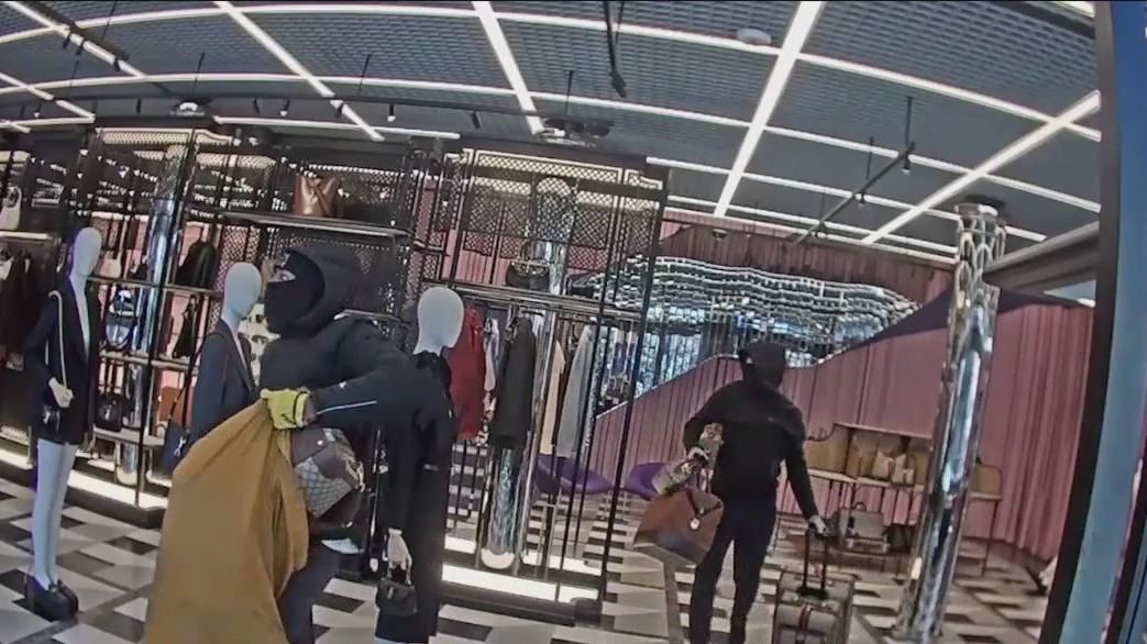 Police release video of Gucci store robbery