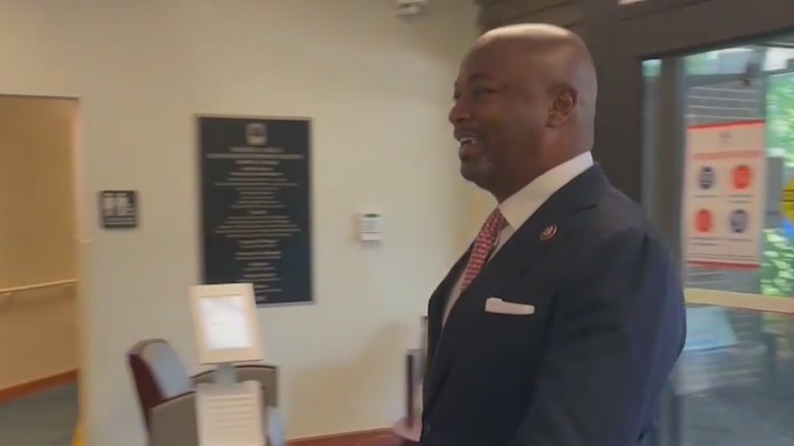 Lt. Gov. Kwanza Hall hopes to head back to Washington, D.C.