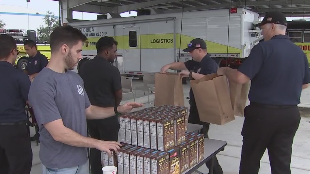 Mike Alstott starts his annual Thanksgiving dinner delivery for firefighters