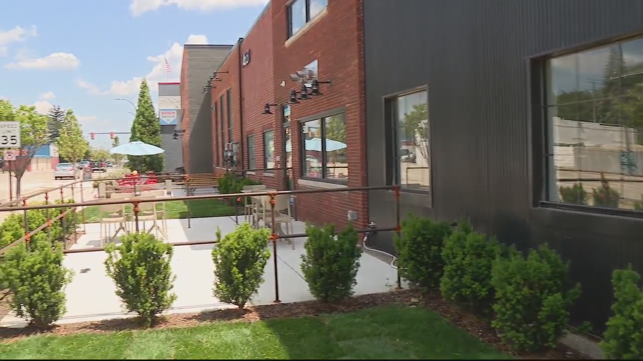 Surge of new businesses open on 11 Mile in Oak Park