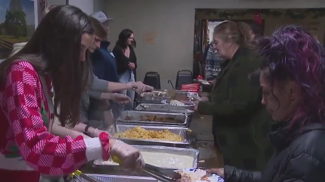 North Texas volunteers spend Christmas giving back