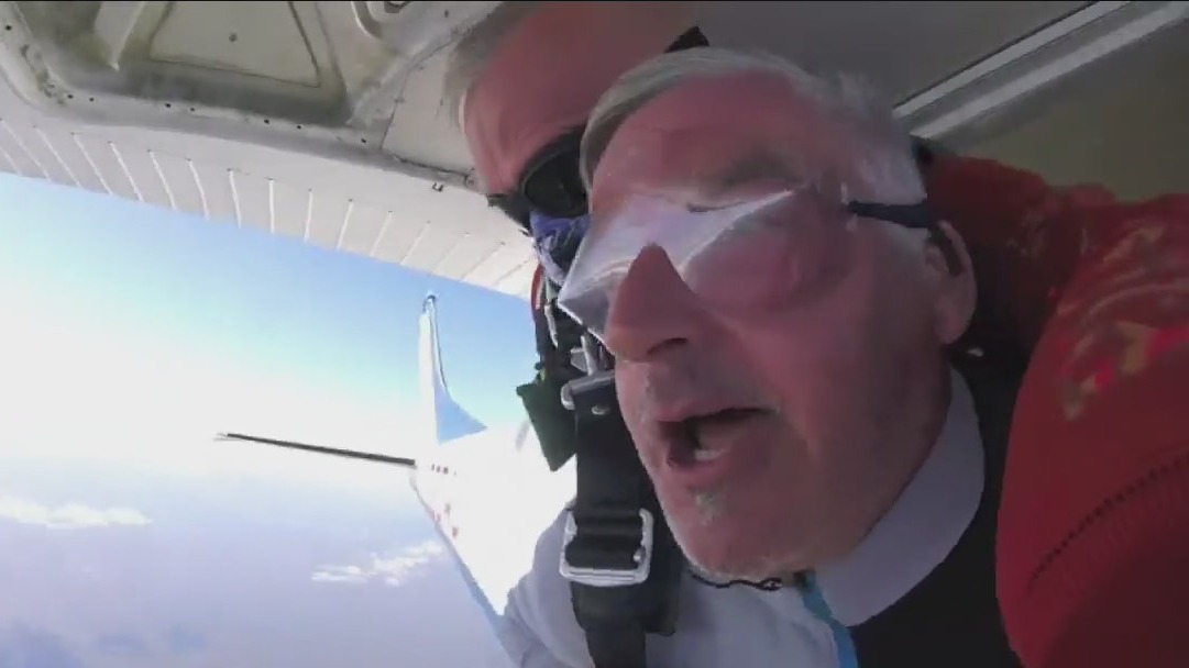 The job of a skydiving instructor — who does that?