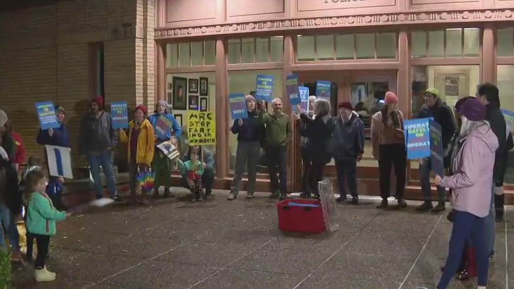 Residents protest repeated toxic emissions from Martinez refinery