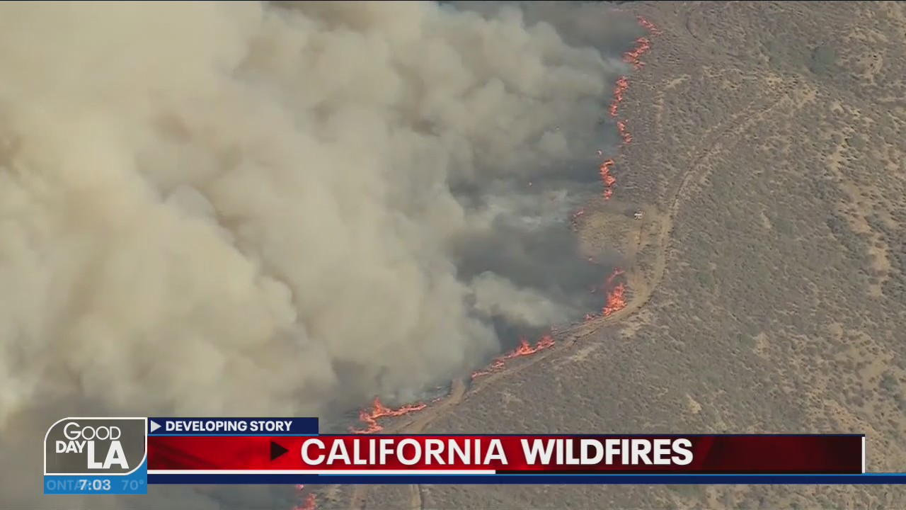 2 firefighters injured, 5 Freeway near Castaic reopens after fire jumps freeway