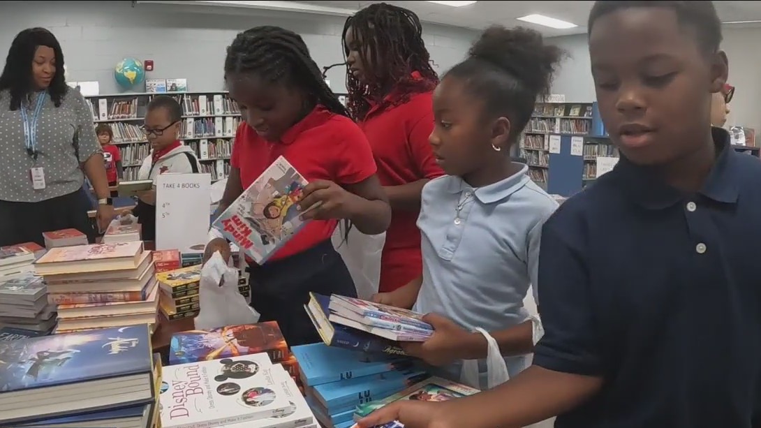 What's Right with Tampa Bay: Eco Brothers share love of reading