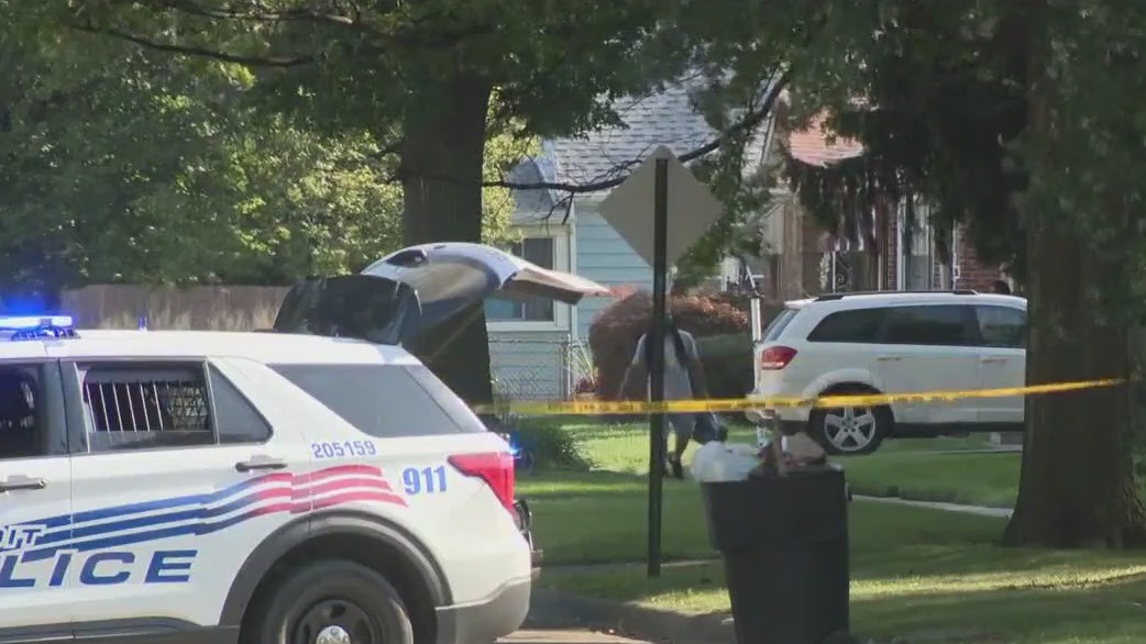 2 shot in middle of Detroit street