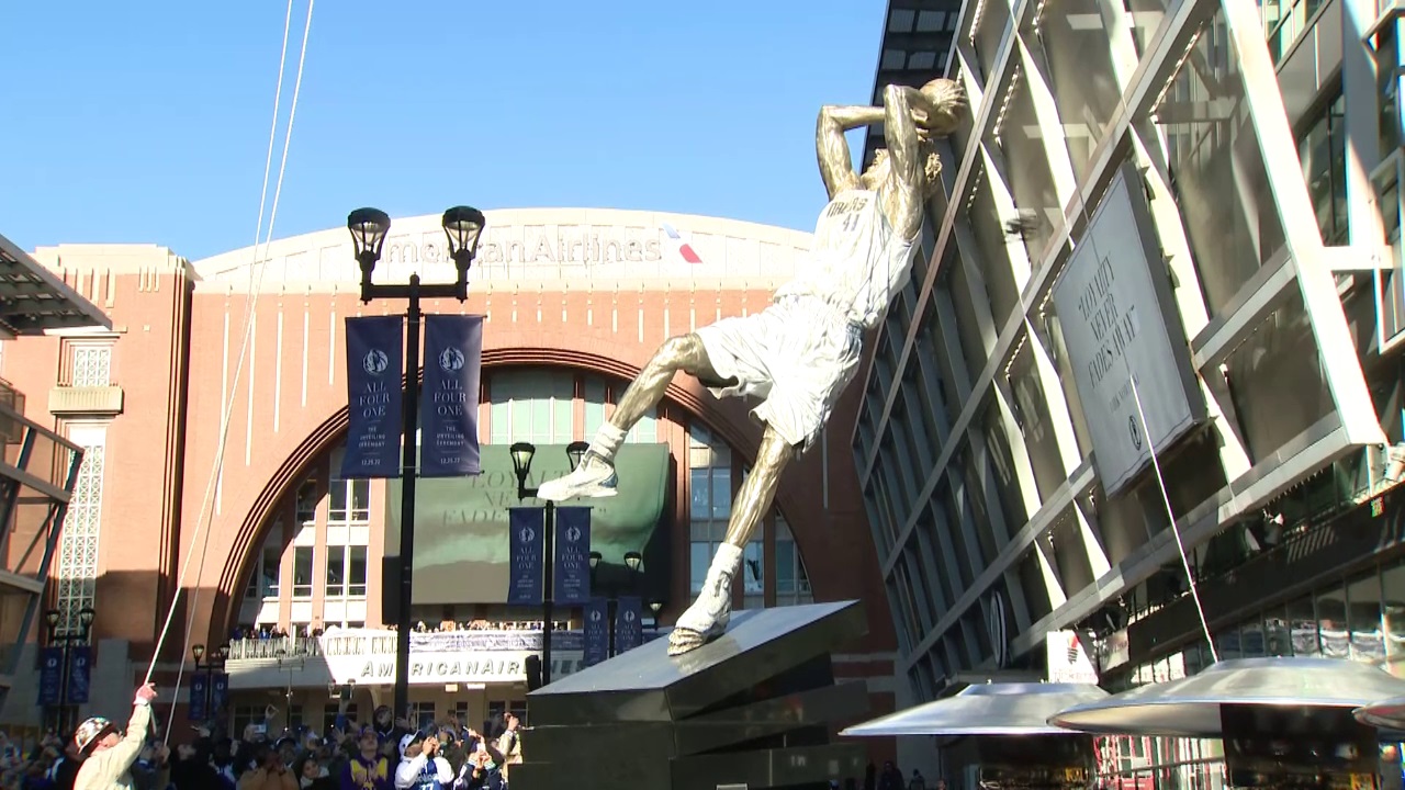 FULL CEREMONY: Dirk Nowitzki honored with statue outside AAC