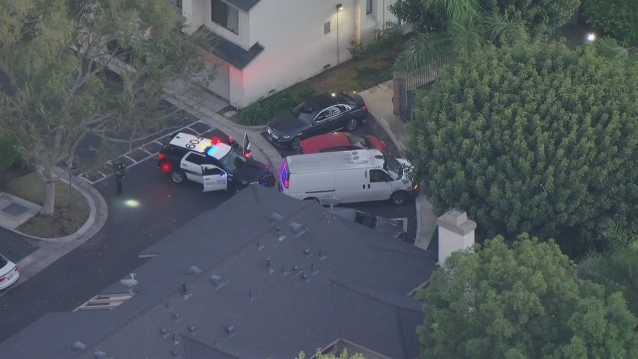 Cornered pursuit suspect reverses into police vehicle before fleeing