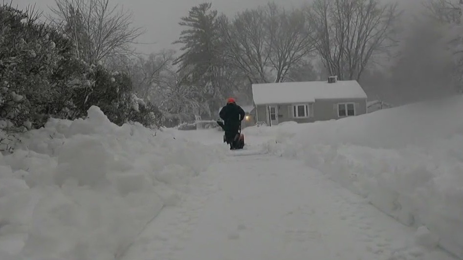Scramble to clear snow before freeze