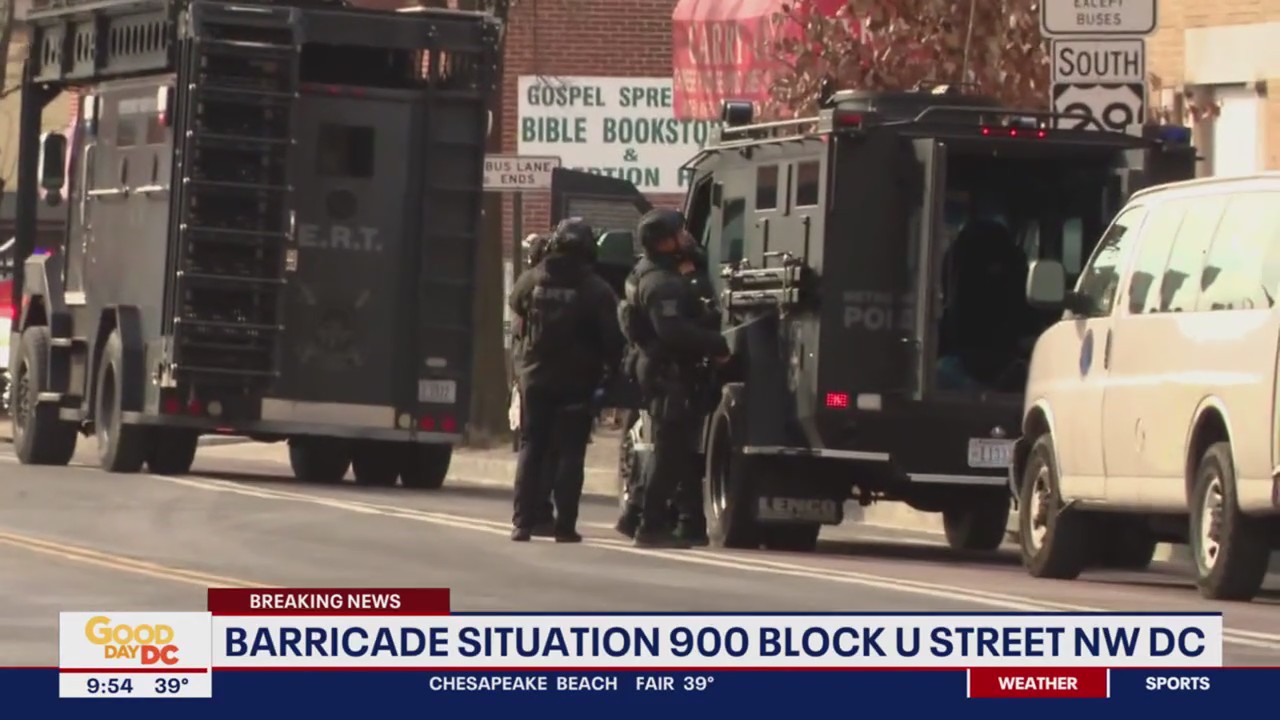 2 in custody after barricade disrupts traffic in northwest DC