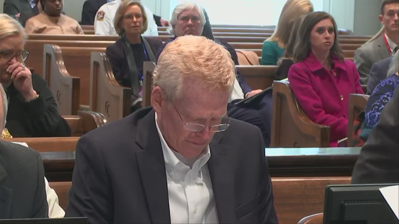 Alex Murdaugh's emotional 911 call played in court