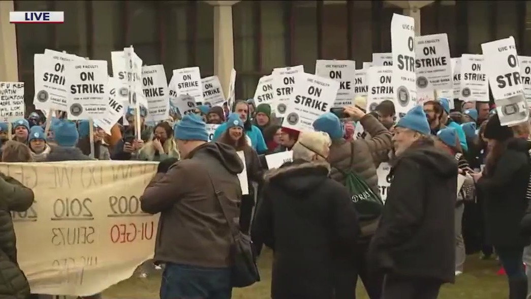 Hundreds of UIC faculty strike after 9 months of negotiations