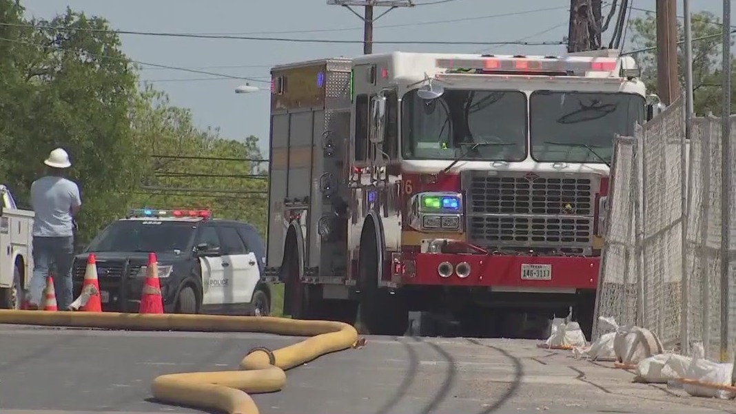 1 person injured, 7 cats rescued from large apartment fire in North Austin