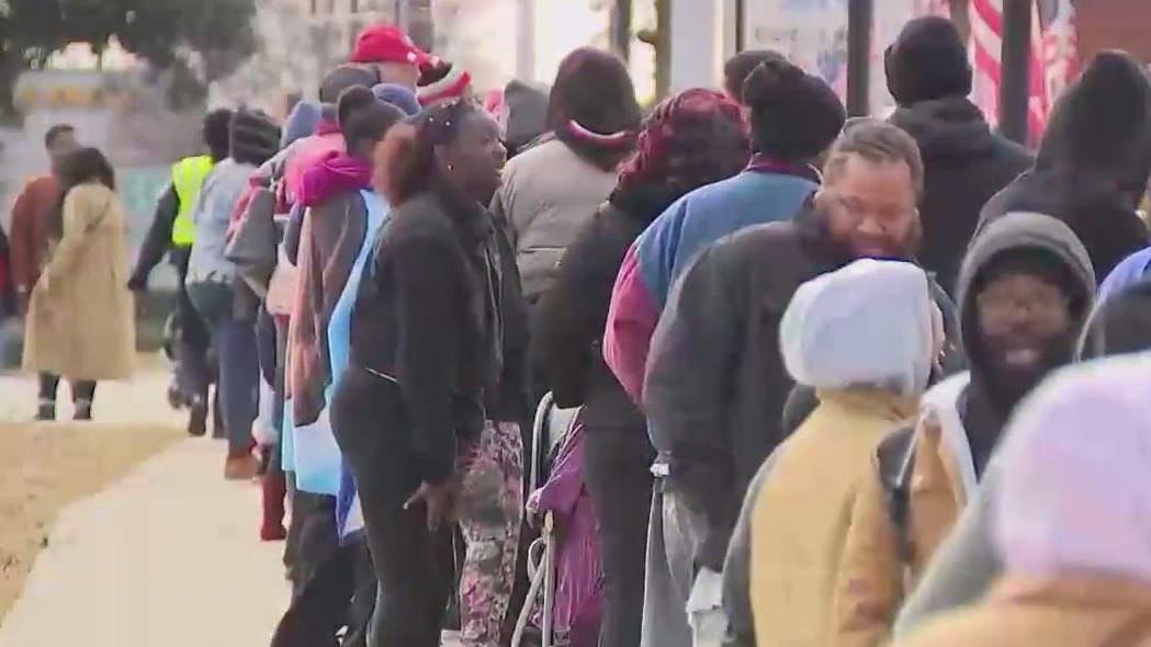 Hundreds of families participate in 2022 East Point Shaq-A-Claus event