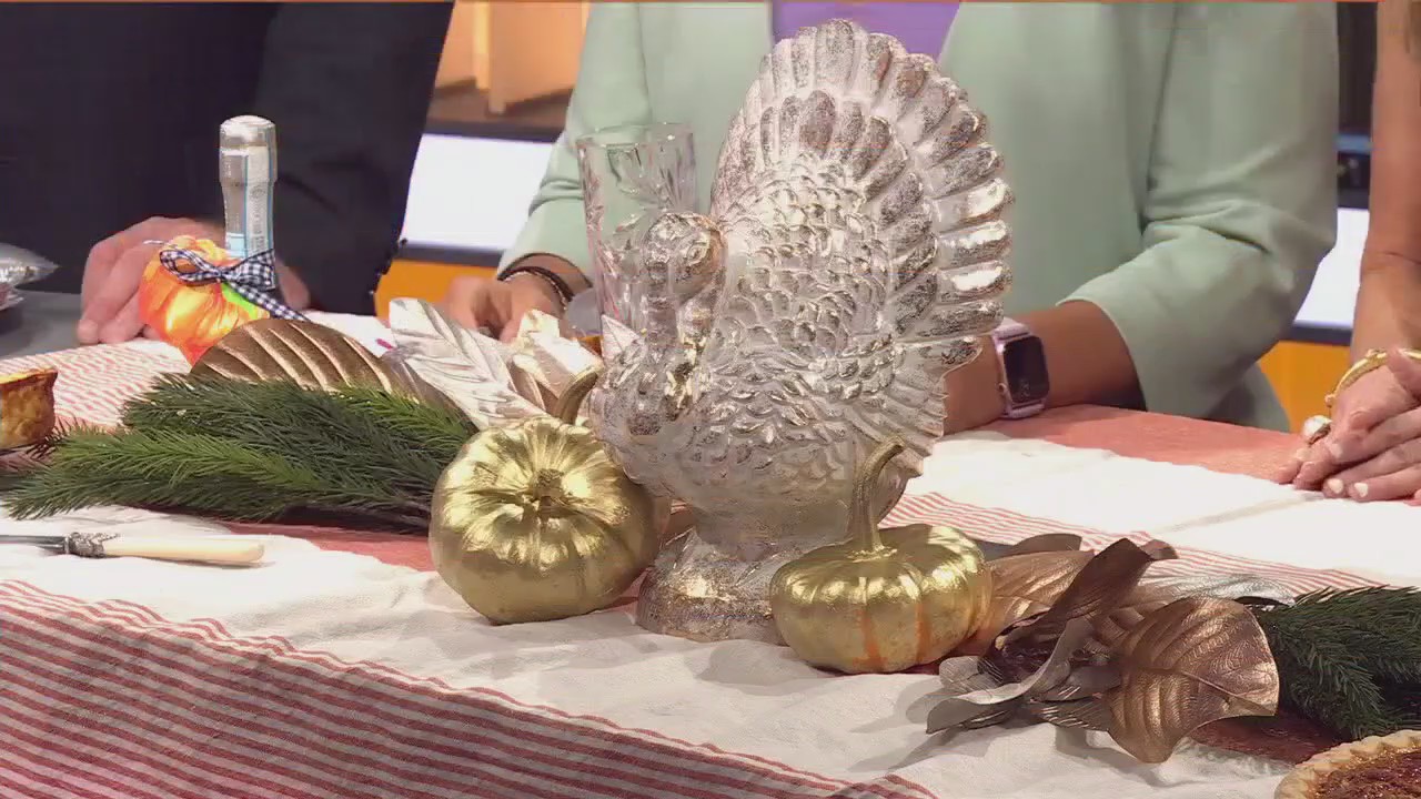 How to set a Thanksgiving table